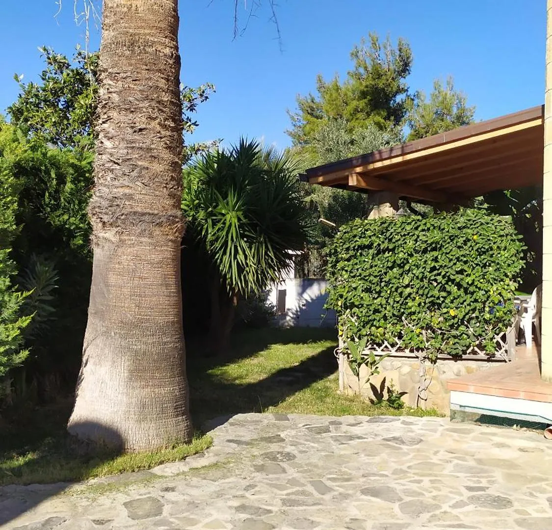 Villa Con Giardino Sul Lungomare Campofelice Di Roccella